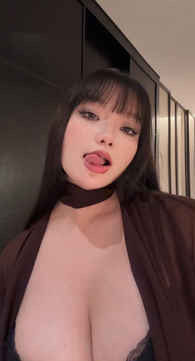 奈奥米Naomi – 自拍【9P】